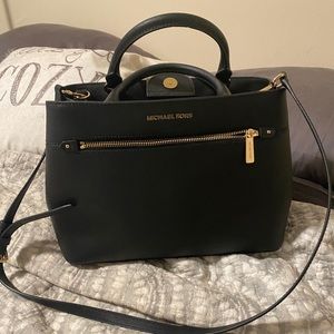 Black Michael Kors tote